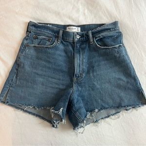 Abercrombie Curve Love The 4” Mom Short